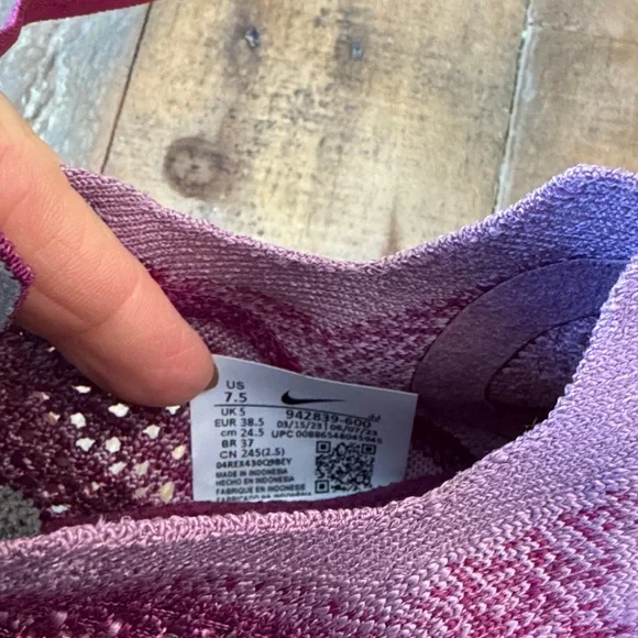 Nike Women's Berry purple and Black Sneakers free run. EUC 7.5 - Picture 2 of 8